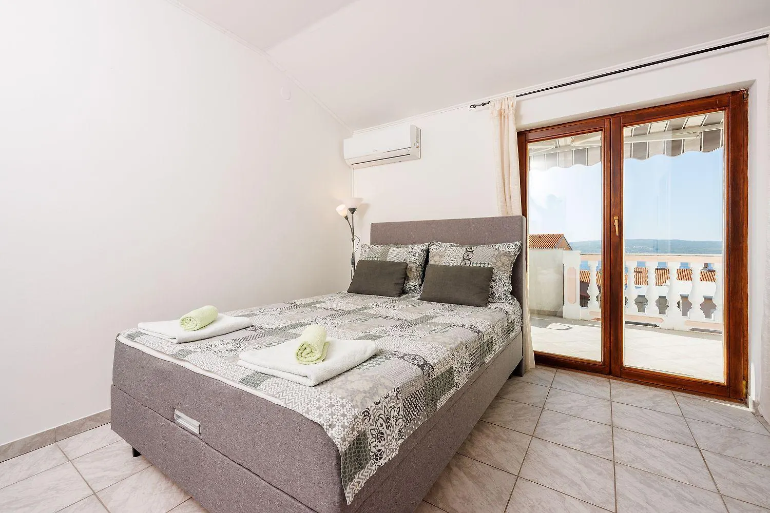 Idyllisches Studio-Apartment Mit Grandiosen Meerblick, Privatparkplatz, Wifi Crikvenica Apartment